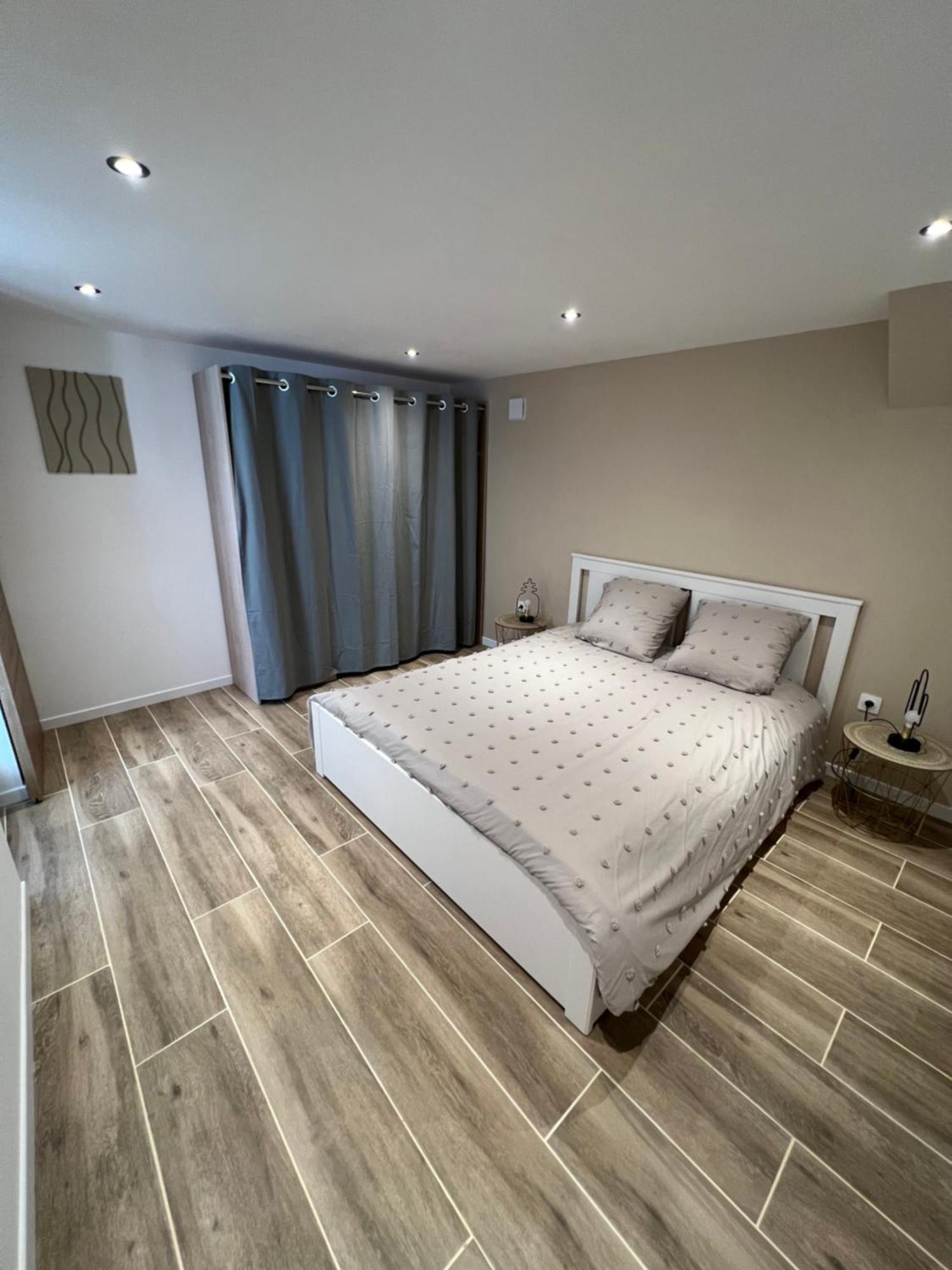 Appartement T2 Avec Jardin พูเชต์-ซูราร์ช็องส์ ภายนอก รูปภาพ